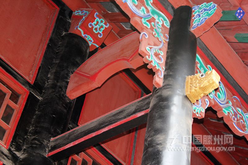 古建筑特色--梁枋下雕刻的龙头