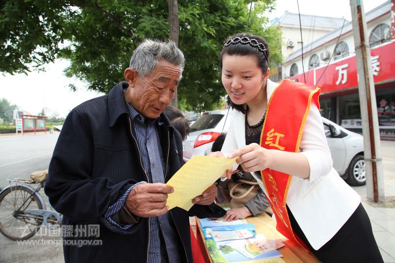 开展世界红十字日宣传活动