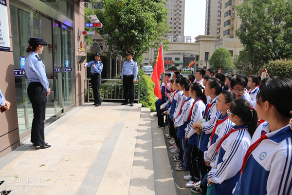 荆河街道组织团员青年参观大同天下科普体验馆