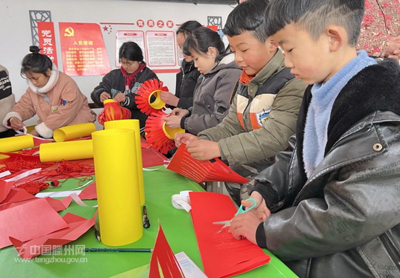 洪绪镇：巧手制作红灯笼 欢声笑语庆元宵