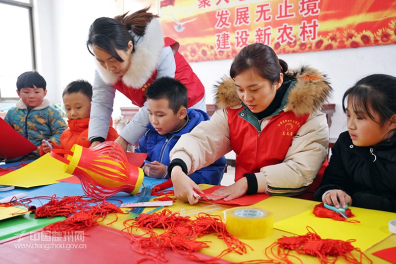 洪绪镇：巧手制作红灯笼 欢声笑语庆元宵