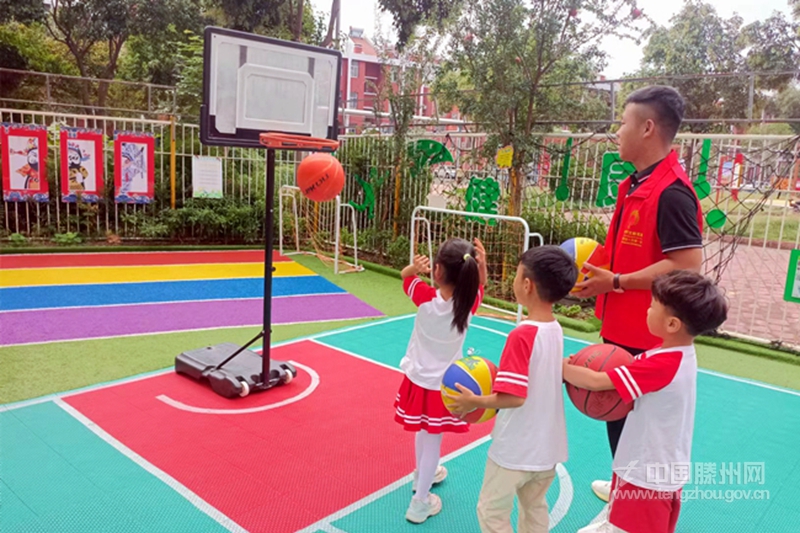 善南街道十里铺一居开展“黄河大集 快乐篮球”儿童文体活动